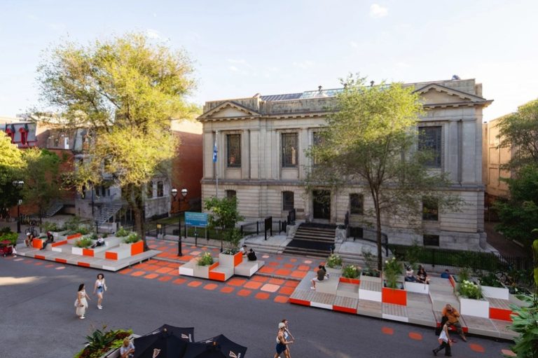 Montreal’in Taktiksel Şehirciliği: Agora Maximus "Agora Maximus, Montreal’de Saint-Denis Caddesi’ni taktiksel şehircilik ile yenileyen, sürdürülebilir ve inovatif bir yaya alanı projesi."